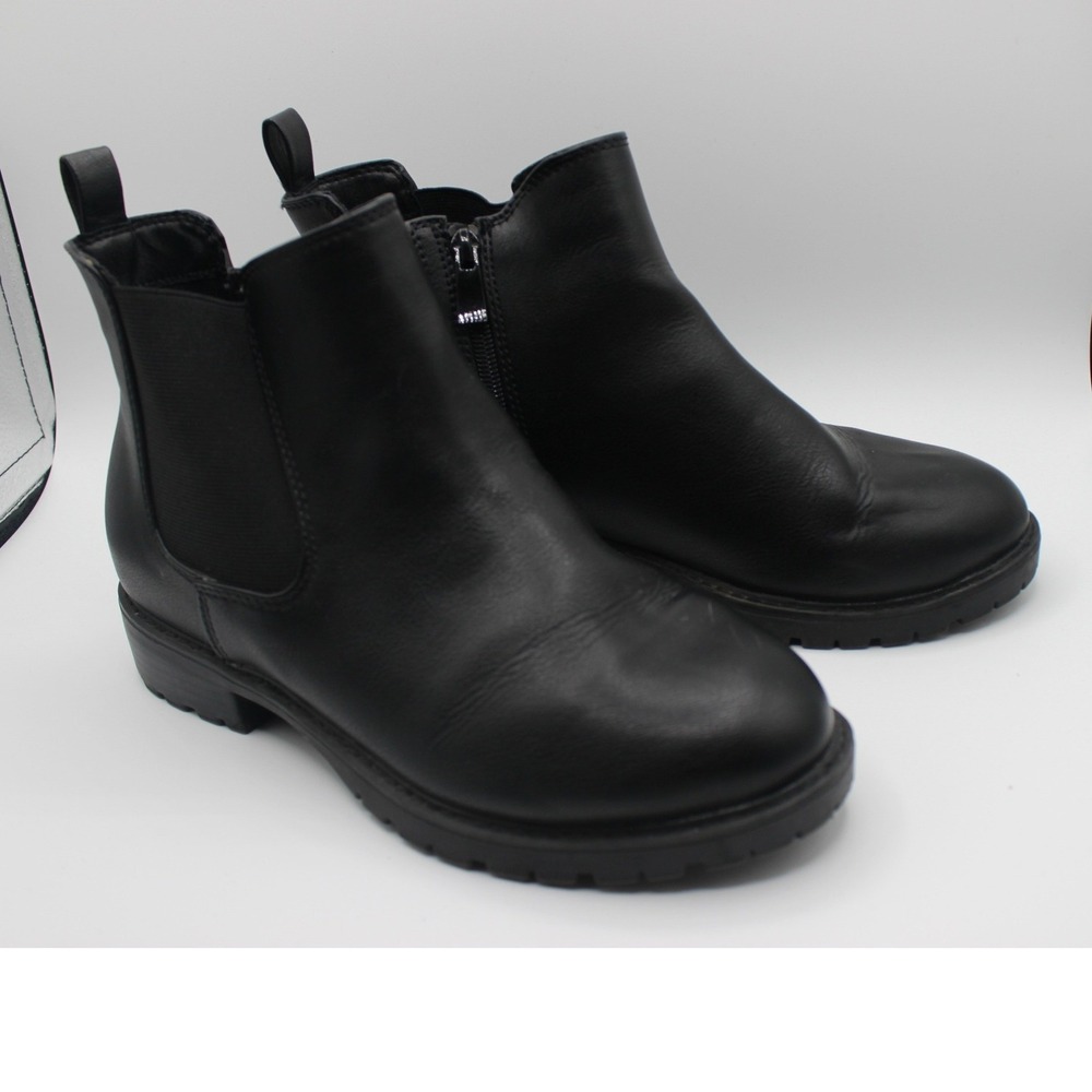 Torrid Black Faux Leather Chelsea Lug Sole Ankle Boots Side Zip 8WW 41335367 - Picture 3 of 8